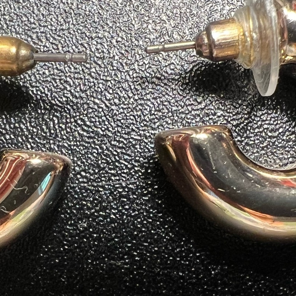 J CREW Chunky Small Gold Tone Preppy Post Back Earrings - Picture 4 of 7